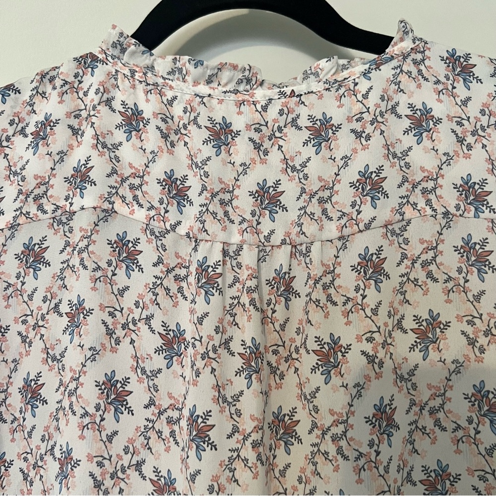 LOFT Blouse - Like New - Picture 7 of 7